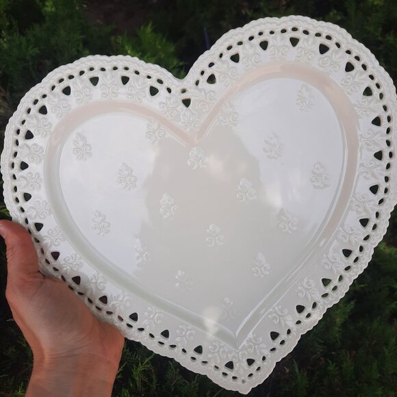 EUC Sky Mcghie Creamy Lace Heart Plate Platter 12" Fine Porcelain White STUNNING - Picture 4 of 7